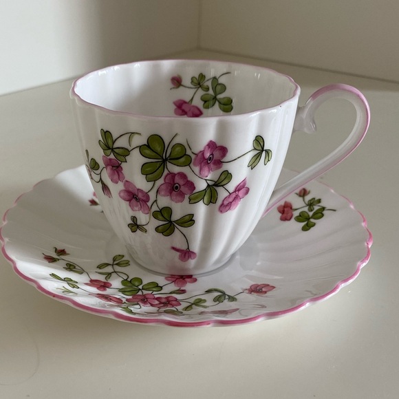 EUC VTG TUSCAN BONE CHINA TEACUP AND SAUCER IN PATTERN WOOD SORRELL - Picture 2 of 9